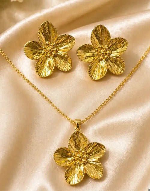 Golden Plated 5-Petal Flower Pendant Necklace & Tops Earrings Set